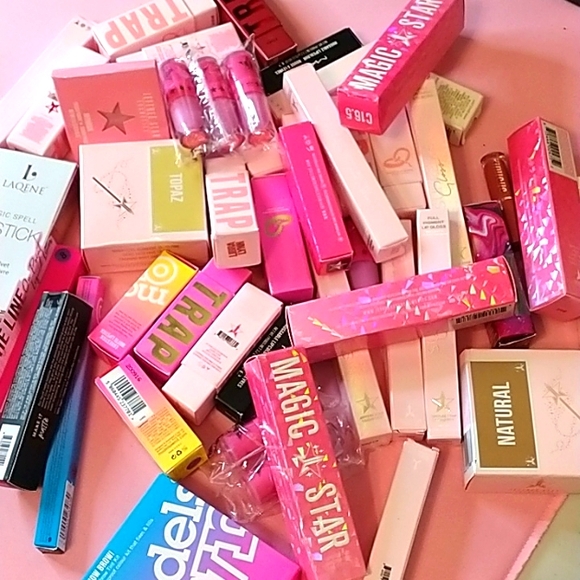 COPY - JEFREE STAR MAKEUP NEW ON BOXES - Picture 1 of 2